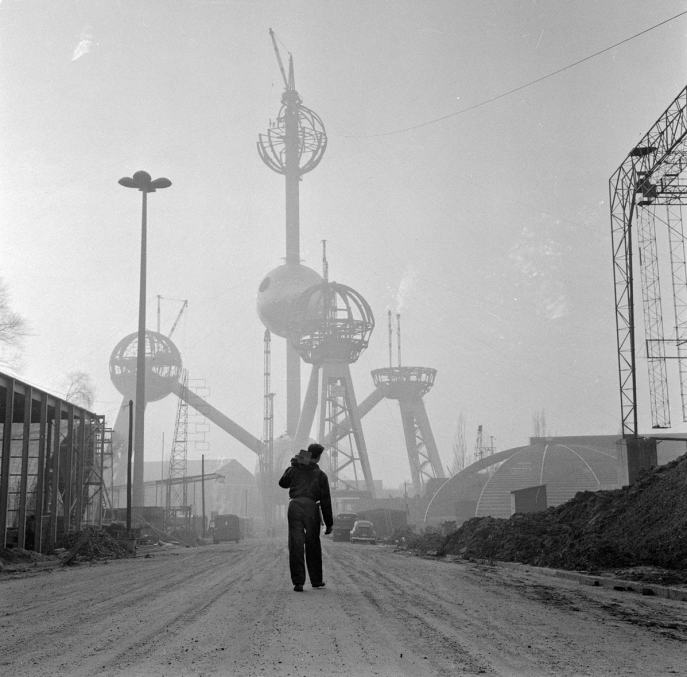 Construction of the Atomium